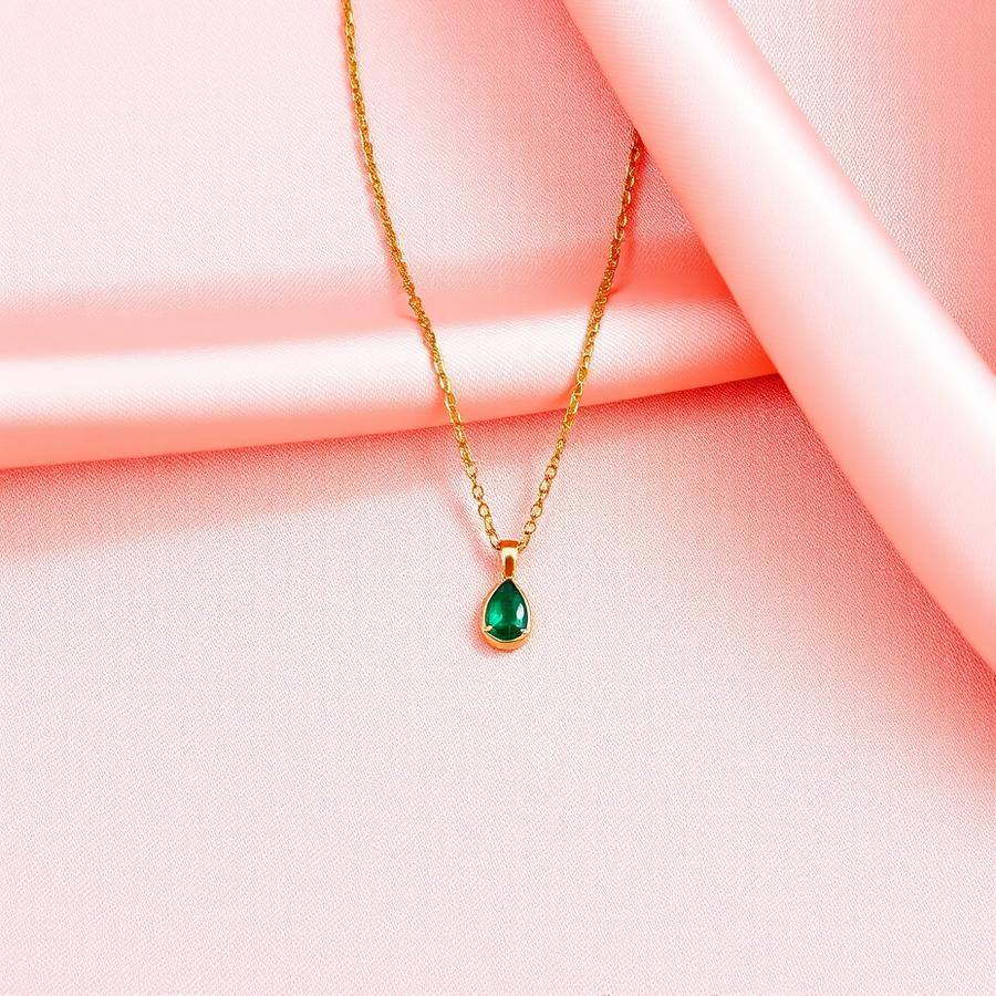 Minimal gold-toned artificial pendant for everyday wear